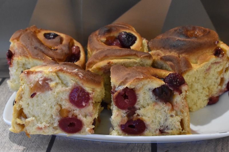 Ciasto drożdżowe z czereśniami Ciasto drożdżowe z czereśniami