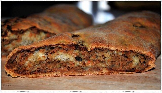 Ciasto drożdżowe z farszem mięsnym Ciasto drożdżowe z farszem mięsnym