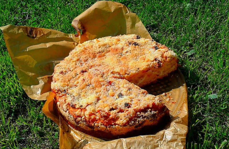 Ciasto drożdżowe z jabłkami pachnącymi cynamonem