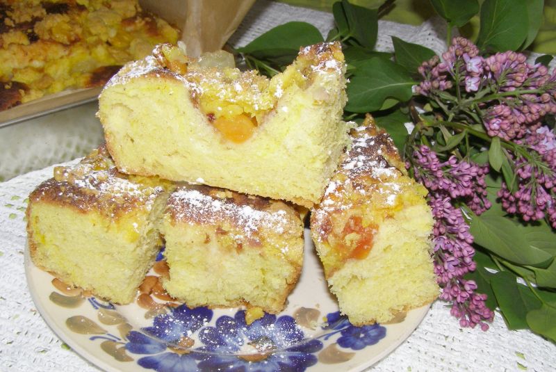 Ciasto drożdżowe z kurkumą i owocami Ciasto drożdżowe z kurkumą i owocami