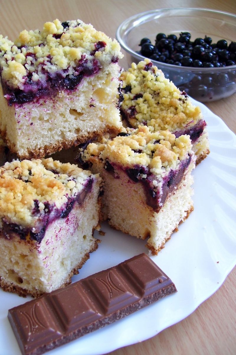 Ciasto drożdżowe z porzeczkami i czekoladą Ciasto drożdżowe z porzeczkami i czekoladą