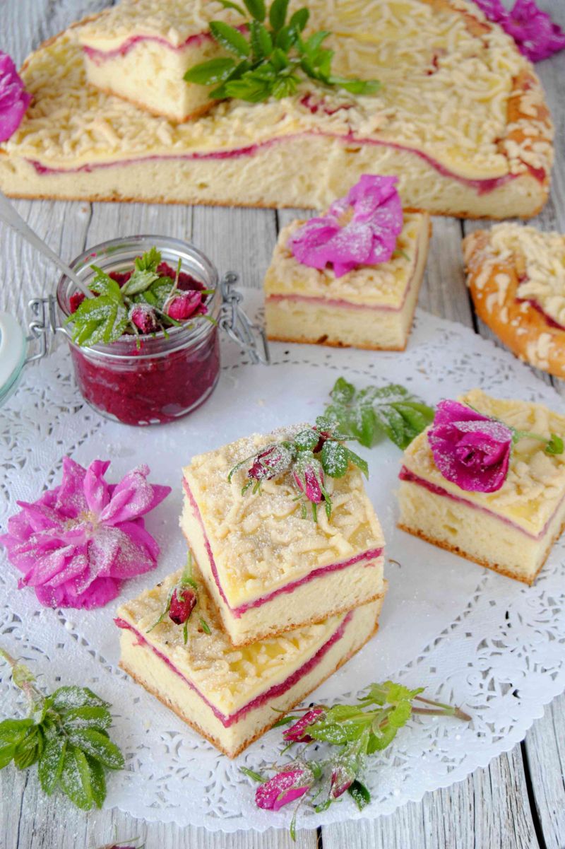 Ciasto drożdżowe z różą