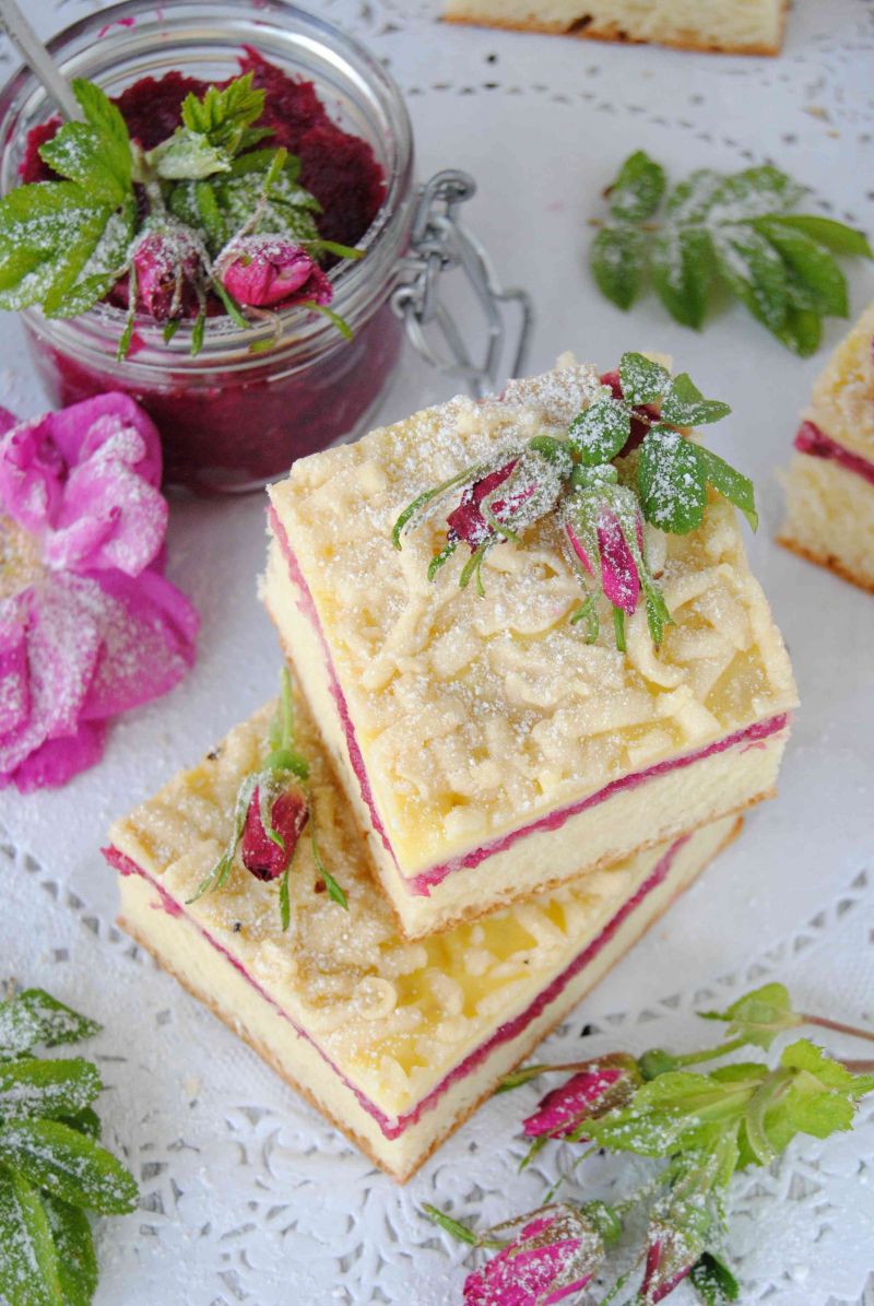 Ciasto drożdżowe z różą