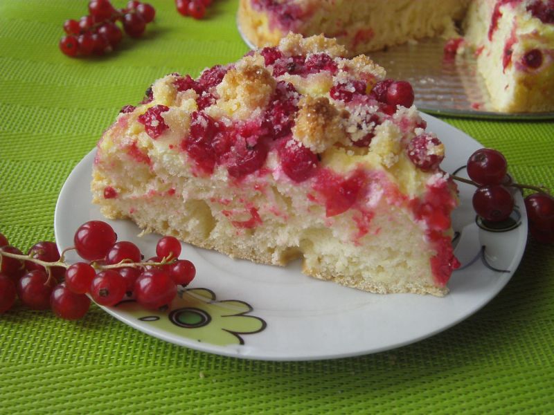 Ciasto drożdżowe z serem, porzeczkami i kruszonką