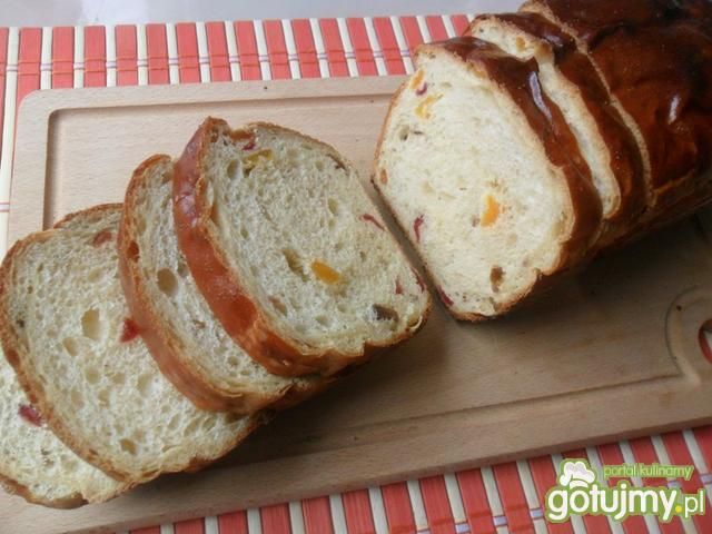 Ciasto drożdżowe z suszonymi owocami