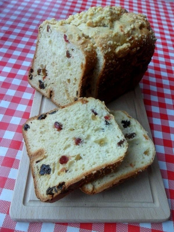 Ciasto drożdżowe z suszonymi owocami