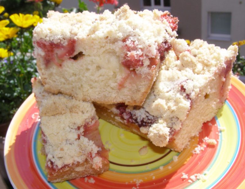 Ciasto drożdżowe z truskawkami, kruszonką