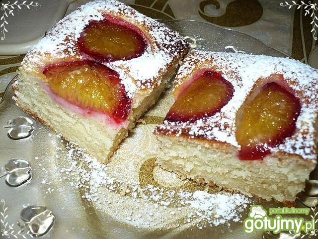 Ciasto drożdzowe ze śliwkami