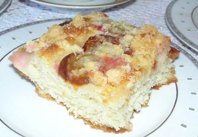 Ciasto drożdżowe ze śliwkami