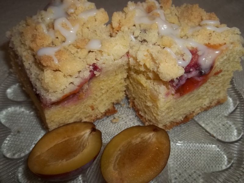 Ciasto drożdżowe ze śliwkami Ciasto drożdżowe ze śliwkami