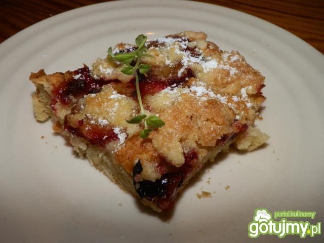 Ciasto drozdżowe ze śliwkami i kruszonką