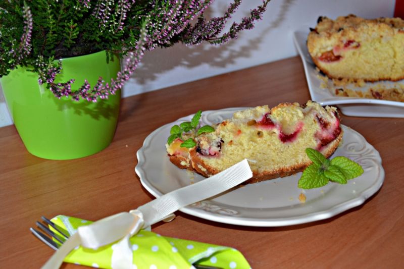 Ciasto drożdżowe ze śliwkami i kruszonką Ciasto drożdżowe ze śliwkami i kruszonką