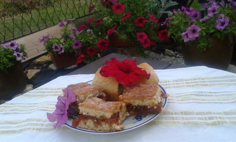 Ciasto drożdżowe ze śliwkami mirabelkami