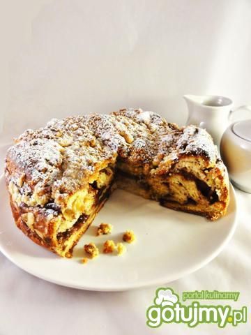 Ciasto drożdżowo-czekoladowe z orzechami Ciasto drożdżowo-czekoladowe z orzechami