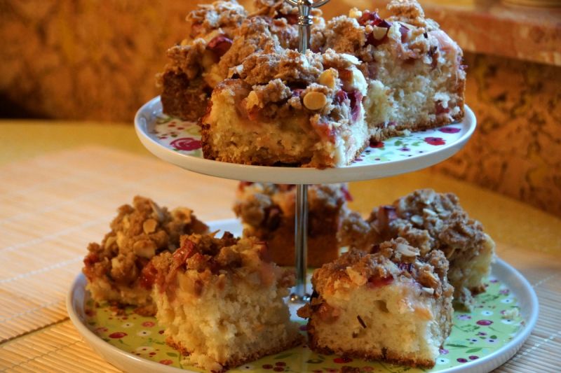 Ciasto drożdżowo-jogurtowe z rabarbarem i krusz Ciasto drożdżowo-jogurtowe z rabarbarem i krusz