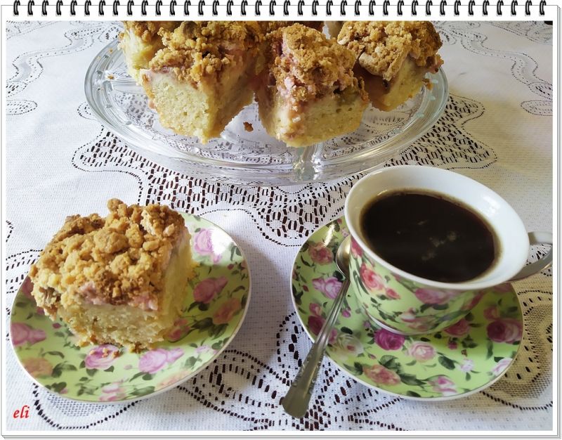 Ciasto Eli z rabarbarem, pianką i kruszonką Ciasto Eli z rabarbarem, pianką i kruszonką