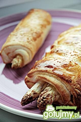 Ciasto francuskie, szparagi, kurczak Ciasto francuskie, szparagi, kurczak