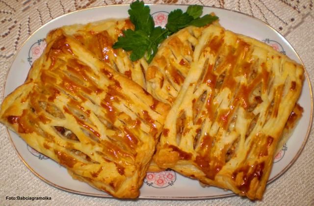 Ciasto francuskie z gotowanym kurczakiem Ciasto francuskie z gotowanym kurczakiem