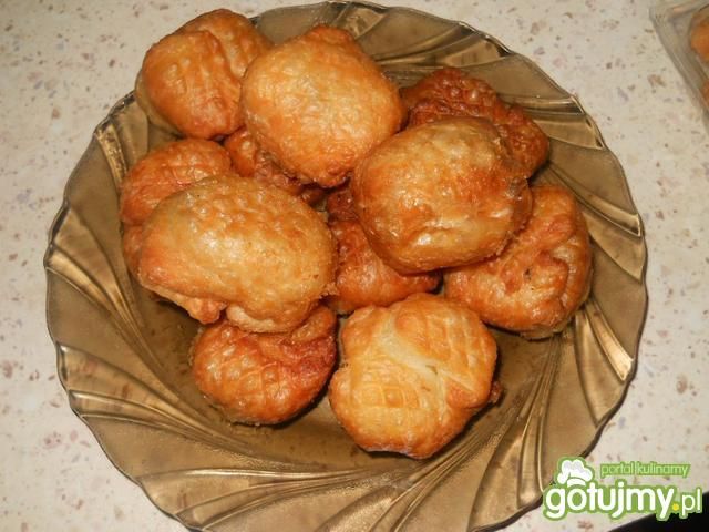 Ciasto francuskie z niespodzianką  Ciasto francuskie z niespodzianką