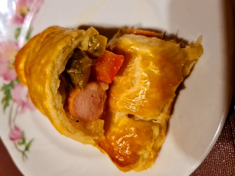 Ciasto francuskie z parówką