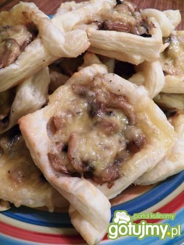 Ciasto francuskie z pieczarkami Ciasto francuskie z pieczarkami