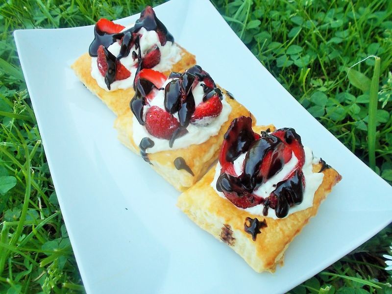 Ciasto francuskie z truskawkami Ciasto francuskie z truskawkami