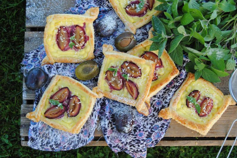 Ciasto francuskie ze śliwką