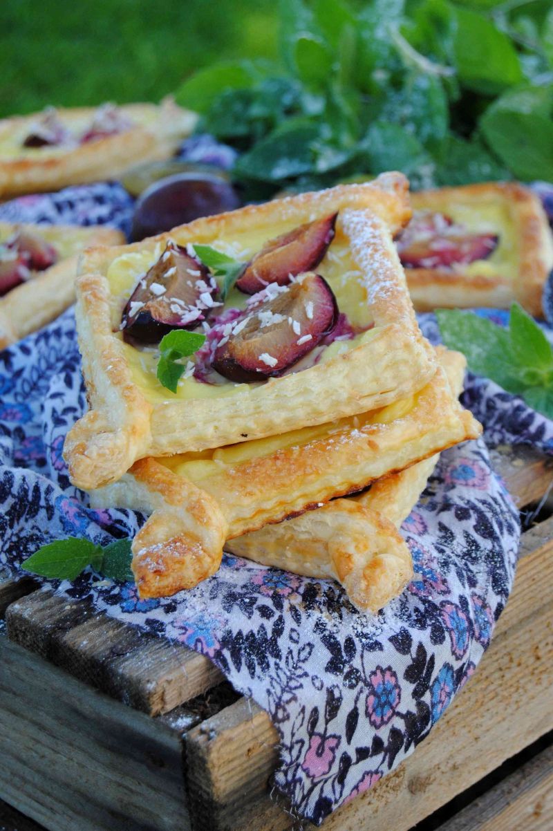 Ciasto francuskie ze śliwką