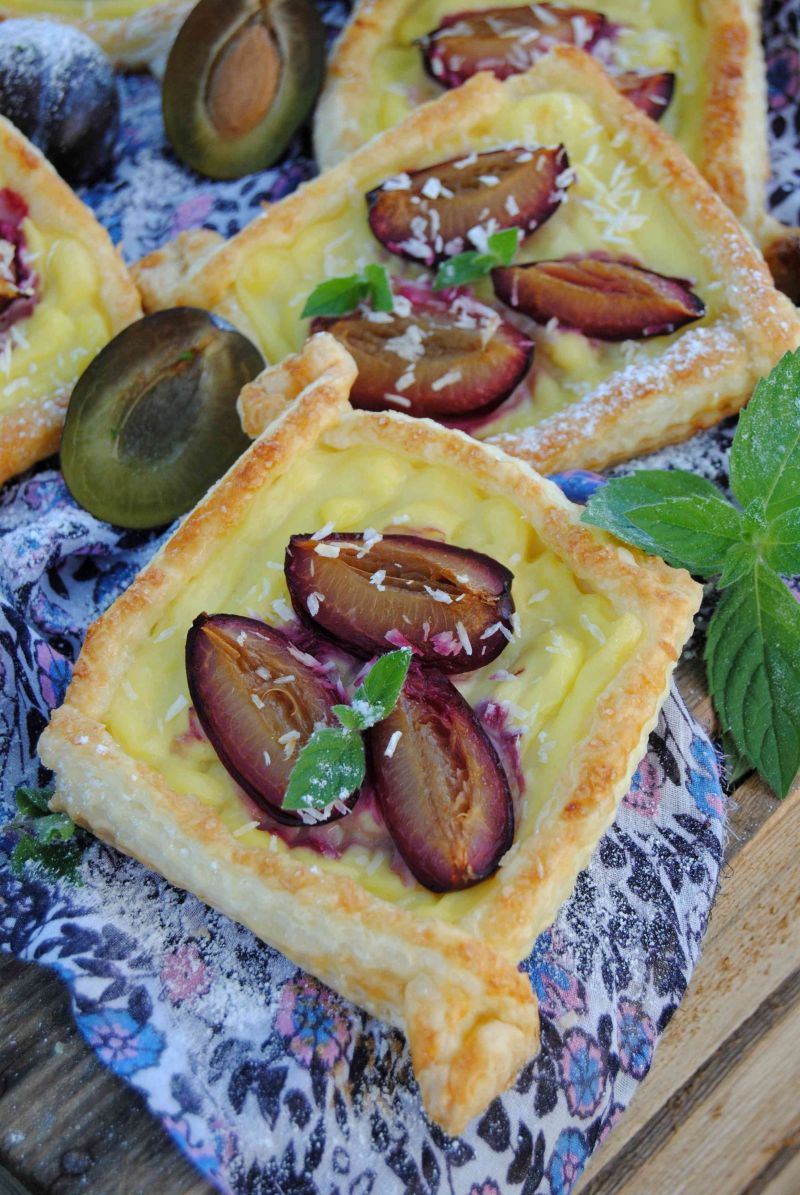 Ciasto francuskie ze śliwką