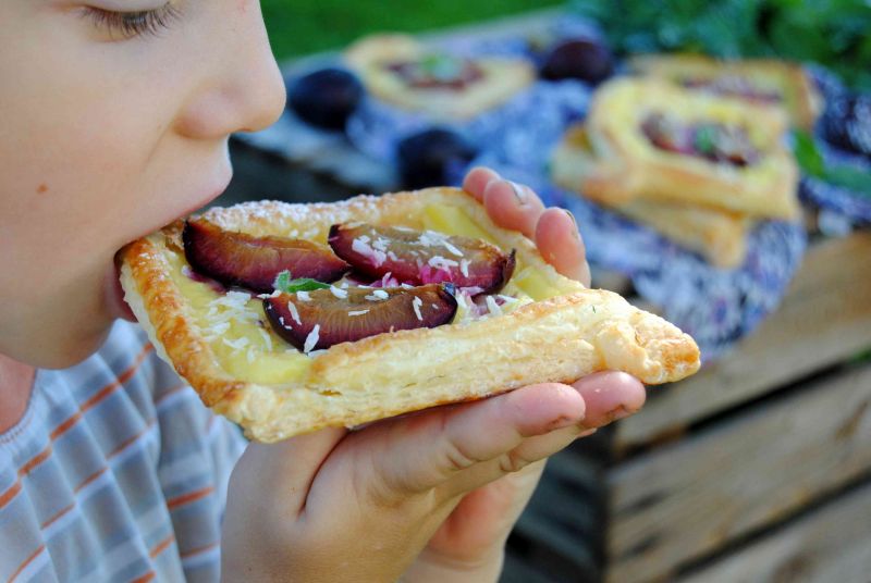 Ciasto francuskie ze śliwką