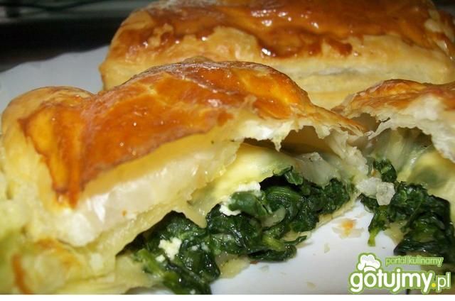 Ciasto francuskie ze szpinakiem