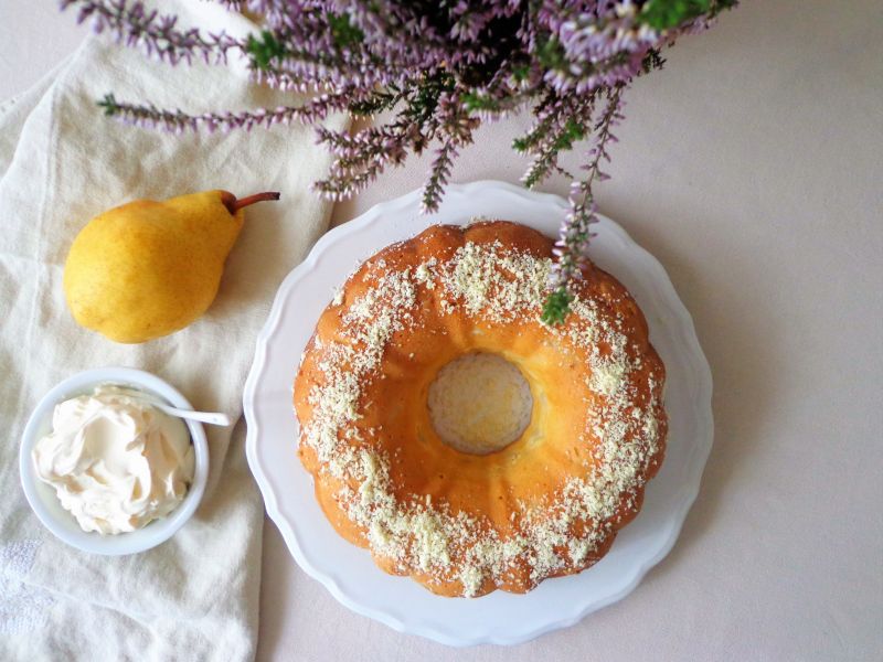 Ciasto gruszkowe z białą czekoladą i mascarpone Ciasto gruszkowe z białą czekoladą i mascarpone