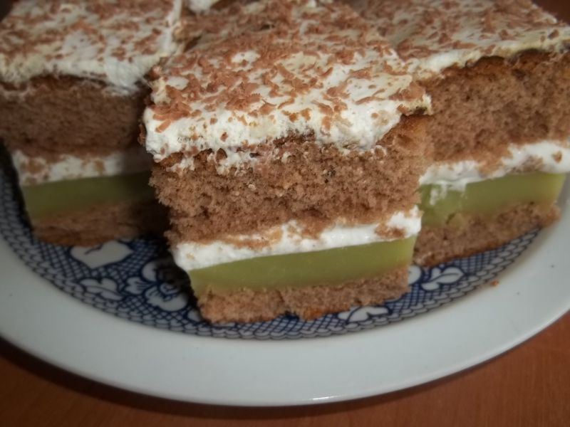 Ciasto gruszkowe z bitą śmietaną