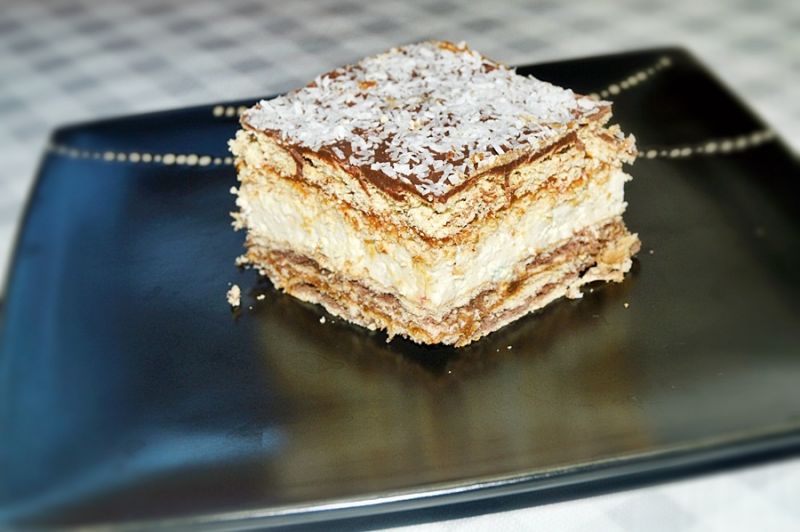 Ciasto herbatnikowe z masą śmietankową i krówką  Ciasto herbatnikowe z masą śmietankową i krówką