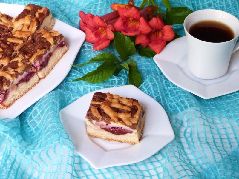 Ciasto jabłkowo-śliwkowe z serem marcepanowym