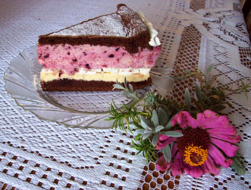 Ciasto jeżynowe z bezami