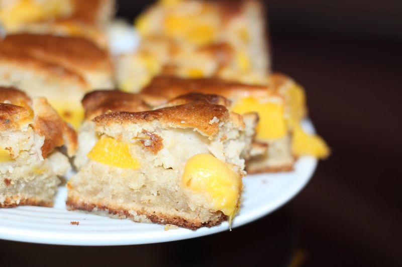 Ciasto jogurtowe z brzoskwiniami  Ciasto jogurtowe z brzoskwiniami