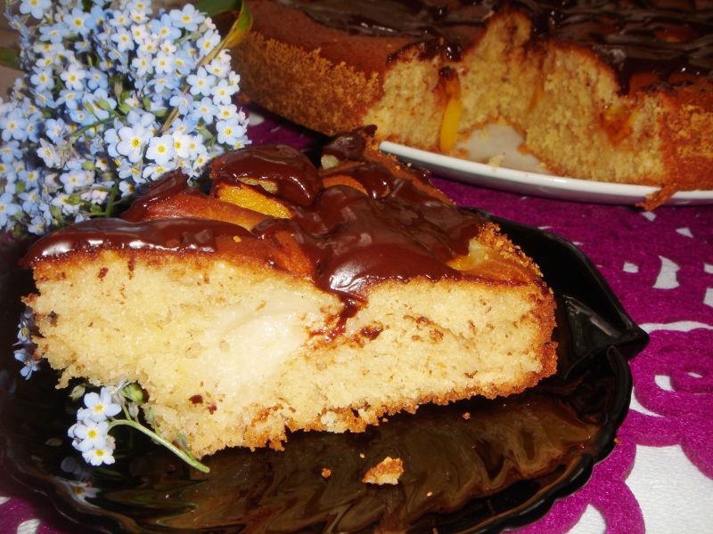 Ciasto jogurtowe z brzoskwiniami i czekoladą