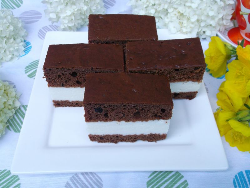 Ciasto jogurtowe z cytrynową pianką