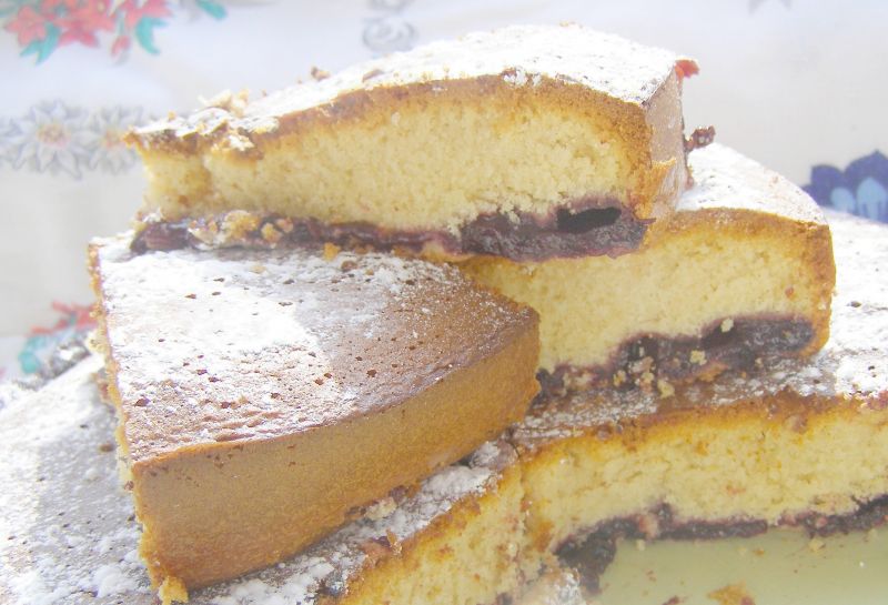 Ciasto jogurtowe z dżemem z aronii