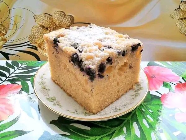 Ciasto jogurtowe z jagodami i kruszonką