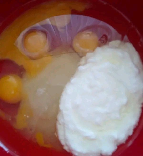 Ciasto jogurtowe z jagodami i kruszonką