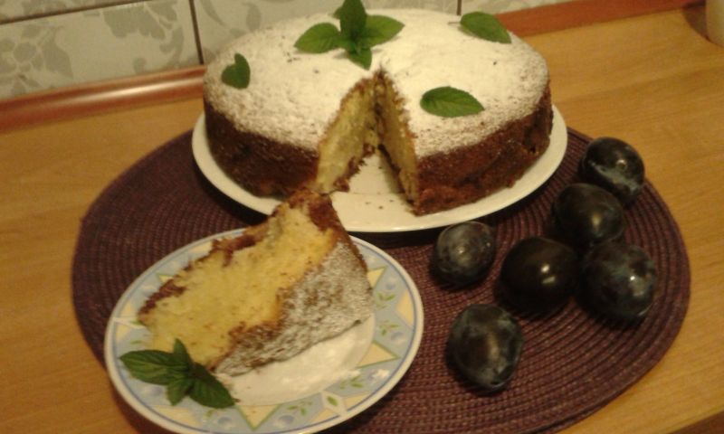 Ciasto jogurtowe ze śliwkami Ciasto jogurtowe ze śliwkami