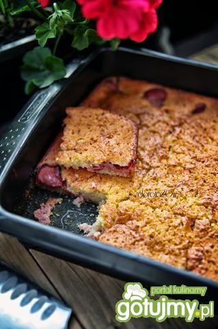 Ciasto jogurtowo-kokosowe z truskawkami