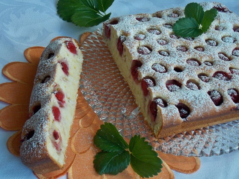 Ciasto jogurtowo-kokosowe z truskawkami Ciasto jogurtowo-kokosowe z truskawkami