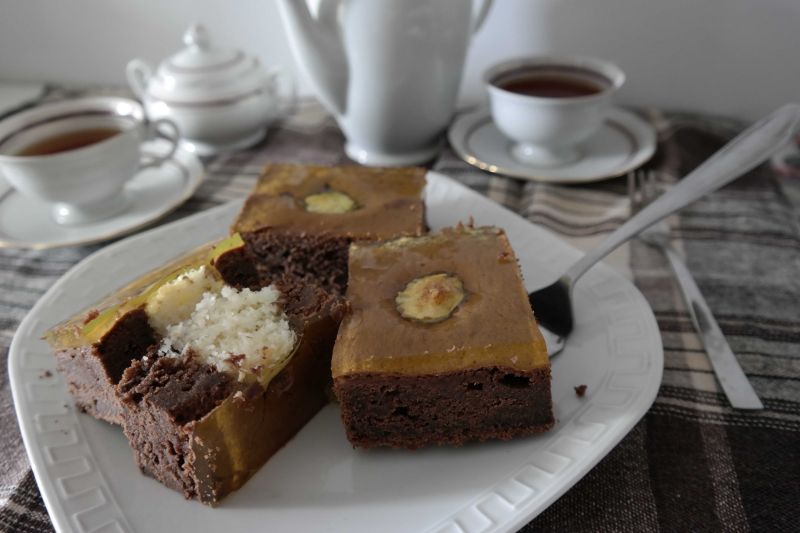 Ciasto kakaowe z kokosowymi kulkami