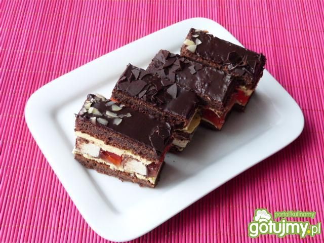 Ciasto kakaowe z masą i mleczną pianką Ciasto kakaowe z masą i mleczną pianką