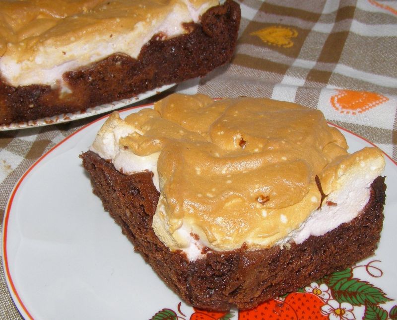 Ciasto kakaowe z pianką bezową Ciasto kakaowe z pianką bezową