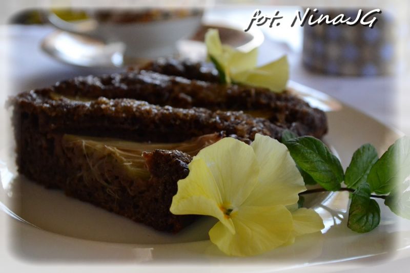 Ciasto kakaowe z rabarbarem Ciasto kakaowe z rabarbarem