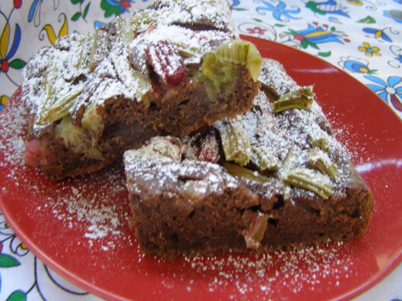 Ciasto kakaowe z rabarbarem Ciasto kakaowe z rabarbarem